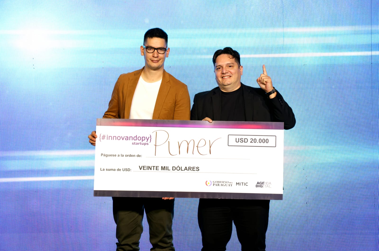 EdgarCabral y EdgarInsfran reciben premio InnovandoPY para Pimer